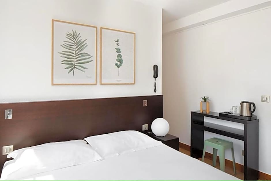 Le Village Montmartre by Hiphophostels