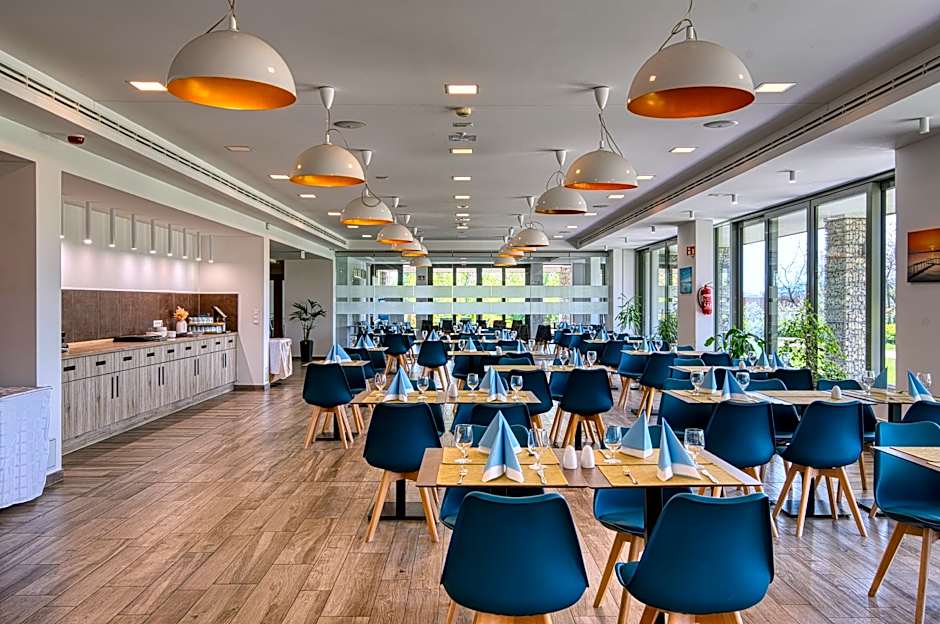 Akademia Hotel**** Balatonfured