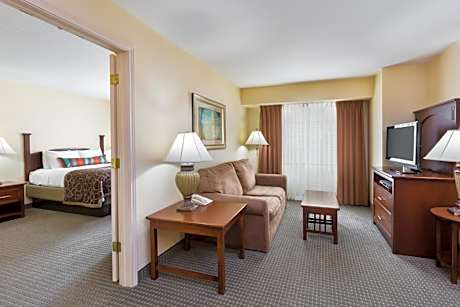 Executive Suite - Non-Smoking