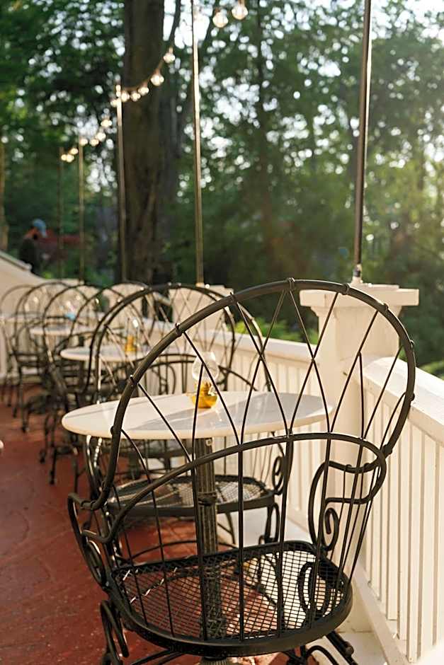 Terrace Inn and 1911 Restaurant
