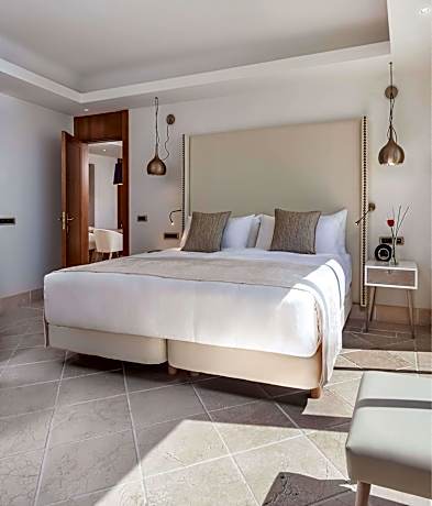 REDLEVEL PRESIDENTIAL SUITE