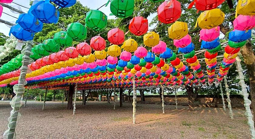 Gyeongju BongwhangMansion