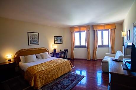 Deluxe Quadruple Room with Bath