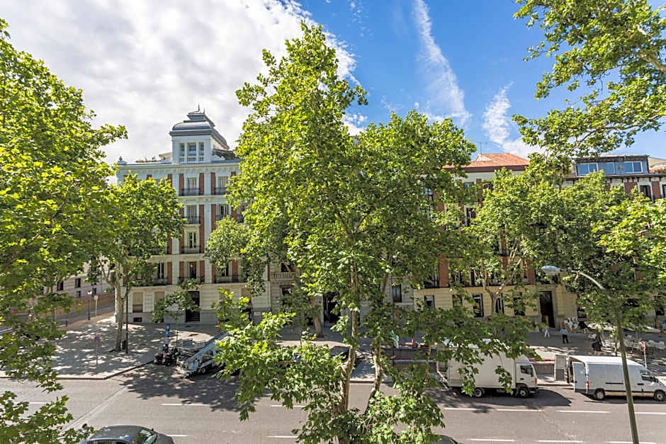 Petit Palace Lealtad Plaza