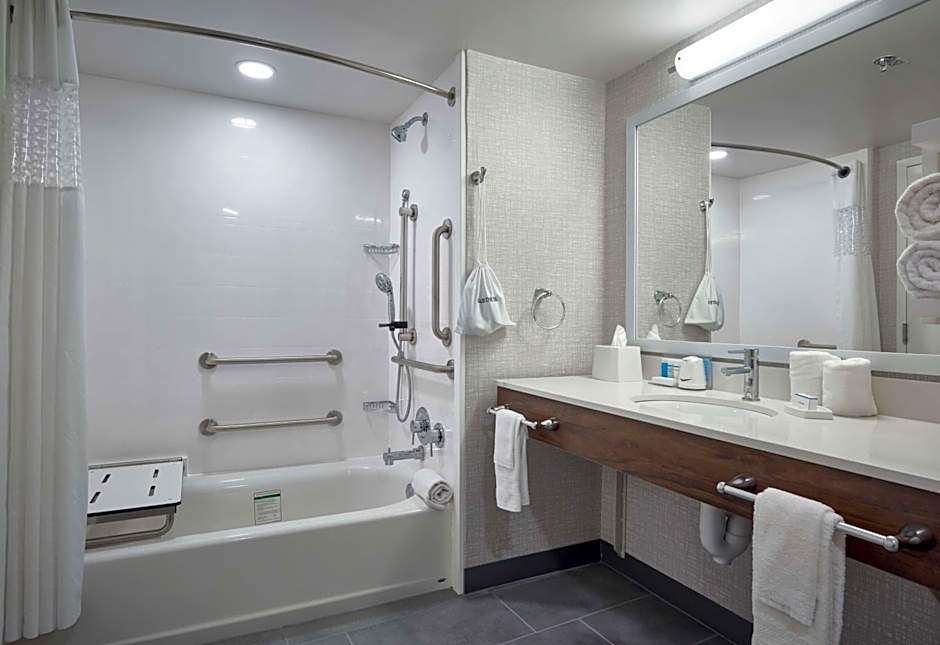 Hampton Inn By Hilton Harrisburg-West