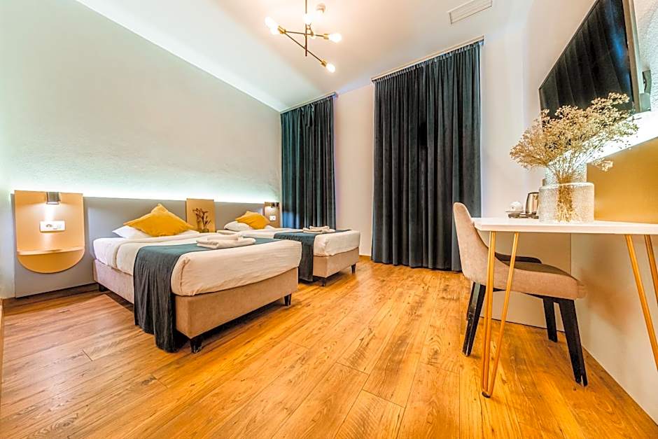 CASA CHITIC - HOTEL & RESTAURANT- Str Nicolae Balcescu 13