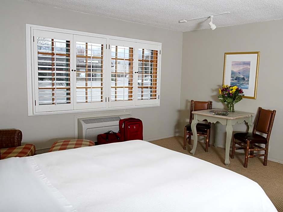 The Lodge at Riverside