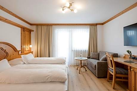 Standard Double Room with Balcony and Mountain View