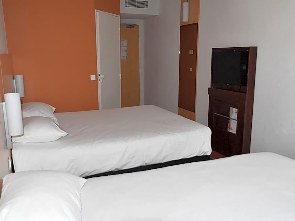 ibis Rochefort