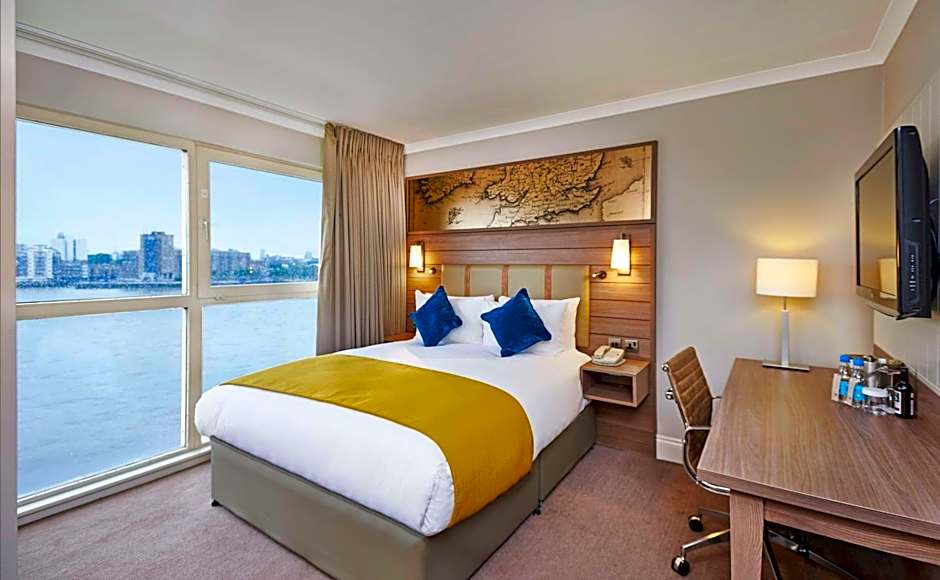 a&o London Docklands Riverside