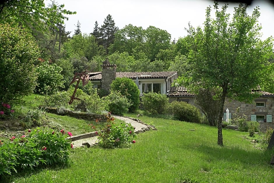 Les Grangeonnes, gîtes nature, piscine, sauna pour accueil familiale ou de groupe