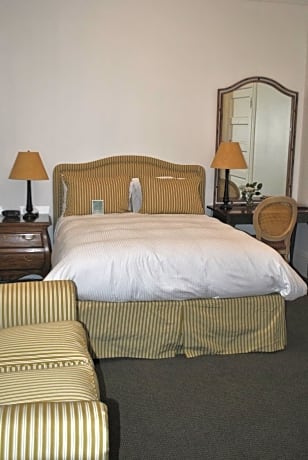 Queen Room with Garden View