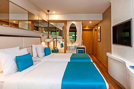 Superior Room with 2 Single Beds, Side Sea View