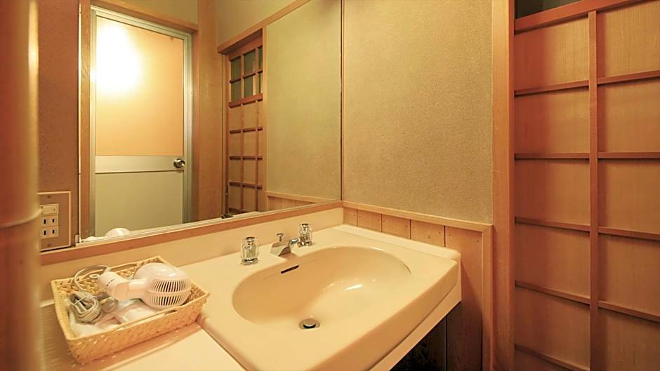 MICASA (Minakami Hot Spring Ryokan)