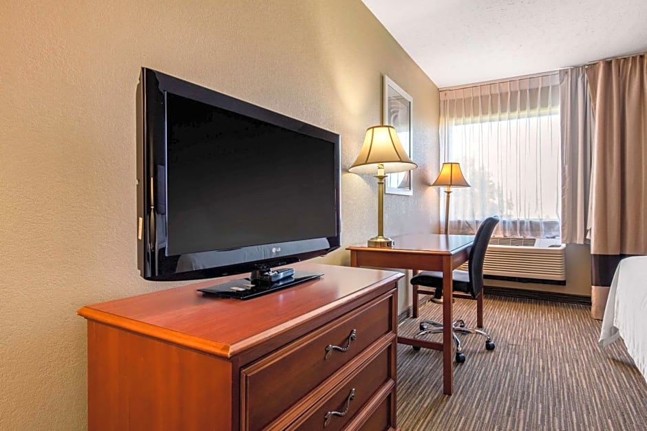 Quality Inn & Suites New Castle