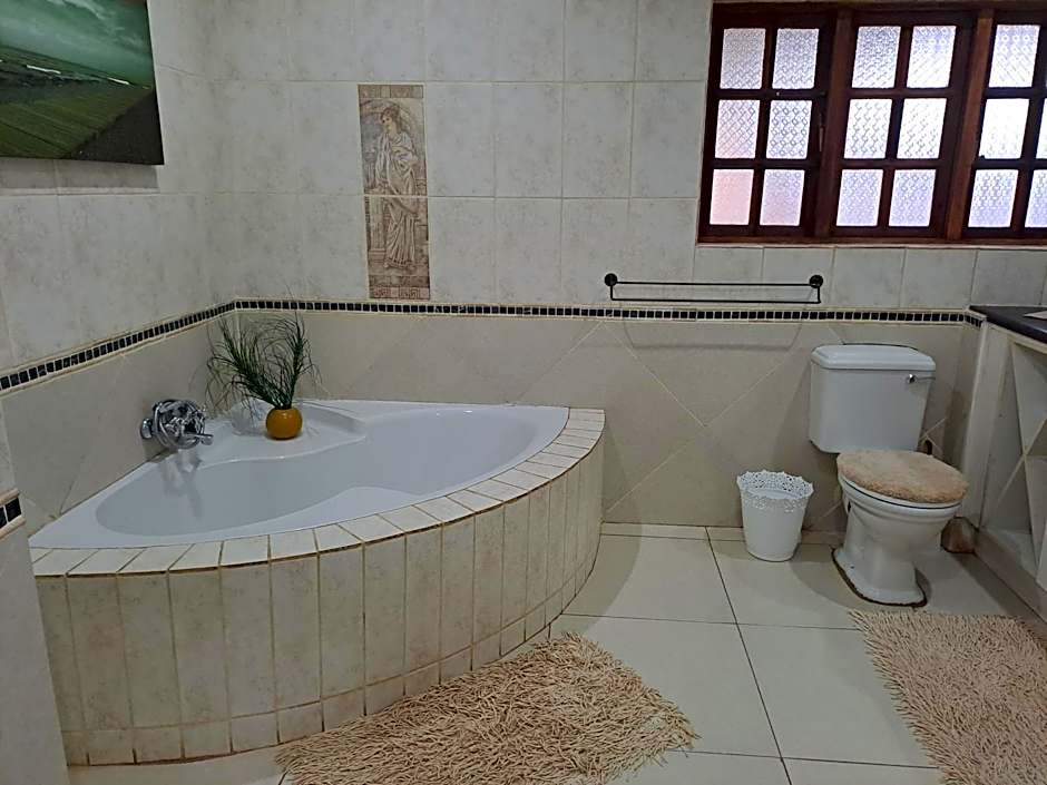 Shangrila-innibos Country Lodge