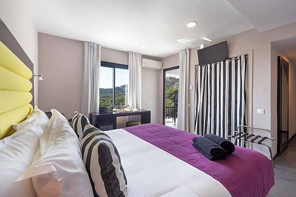 Standard Room with Balcony — 4 fotoğraftan 1. fotoğraf