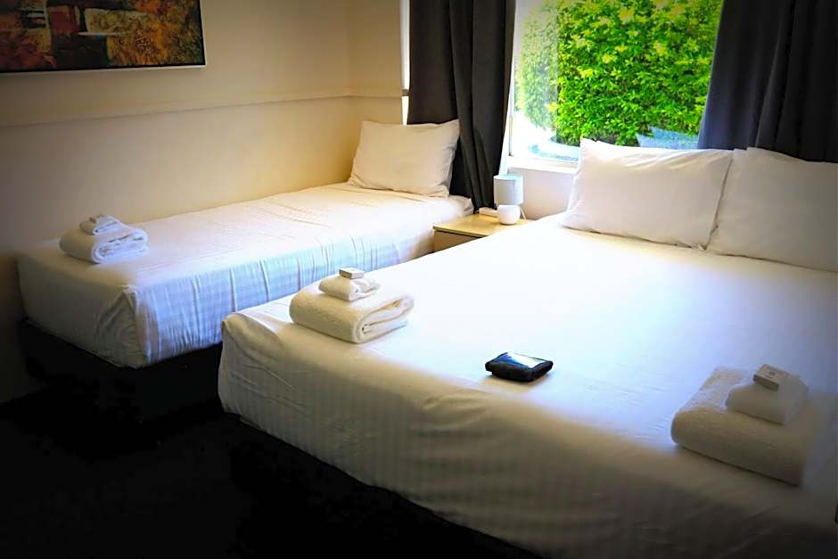 The Commercial Hotel Motel