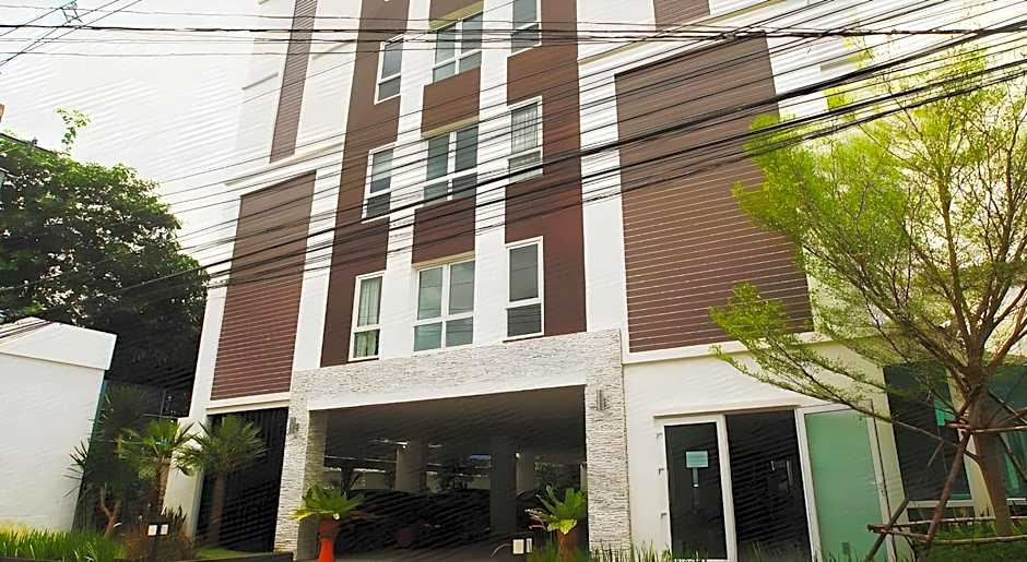 Riski Residence Ngamwongwan