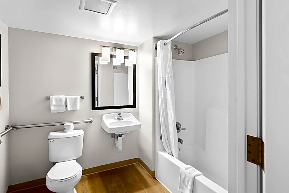 MainStay Suites Middleburg Heights Cleveland Airport