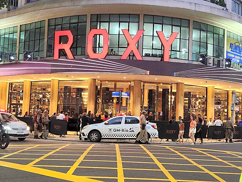 Apê completo em Copacabana/RJ.