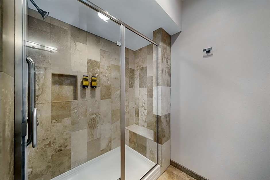 Best Western Plus Northwoods Inn