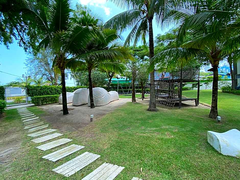 By The Sea Partial Seaview n Mountain View 383