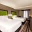 La Quinta Inn & Suites by Wyndham Brooklyn Central