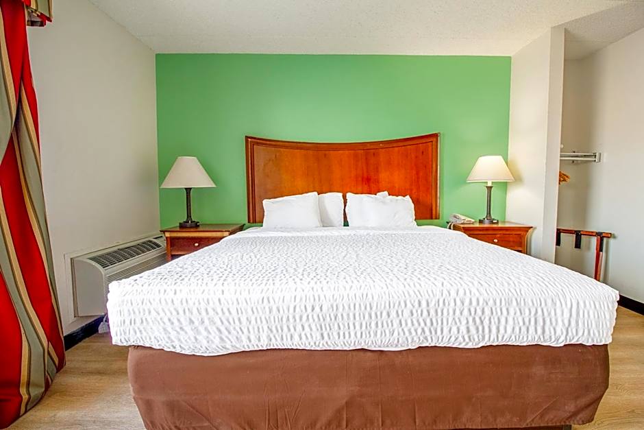 Tulsa Square Hotel Central, I-44 By OYO