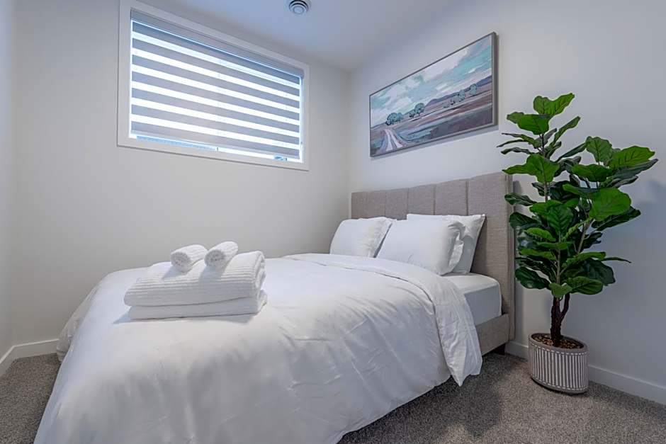 Stylish Getaway 2BD Basement by YMCA and South Health Campus Hospital