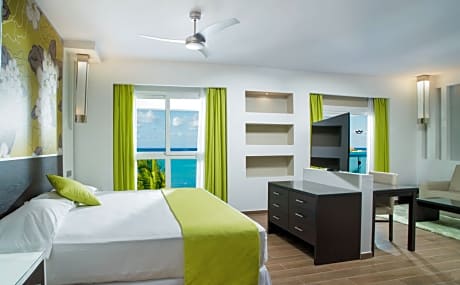 Jr. Suite with frontal sea view