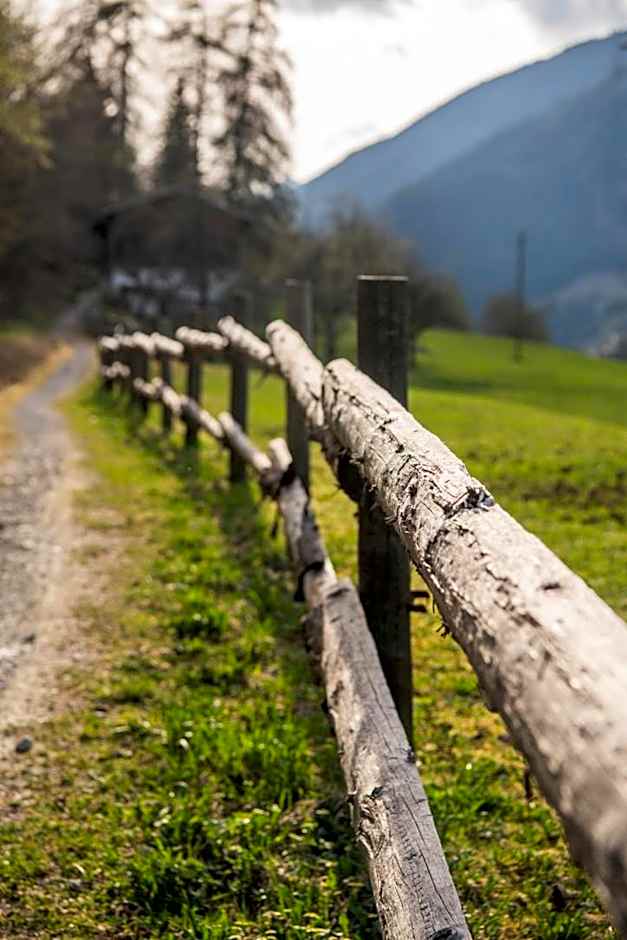 Casa Pasch - Boutique Bed and Breakfast in Cumpadials