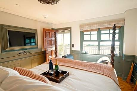 King Room with Balcony