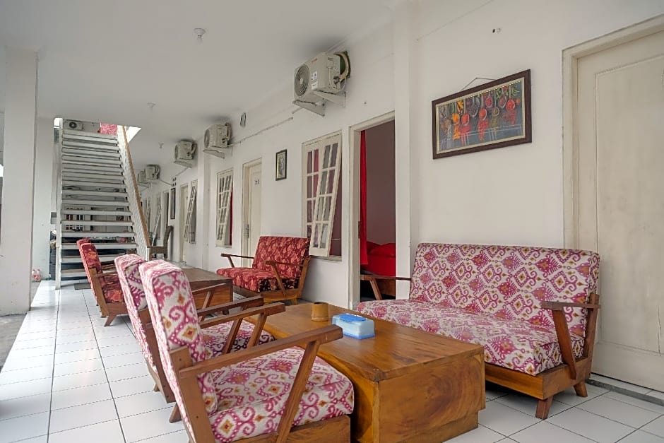 RedDoorz Plus near UMS Solo