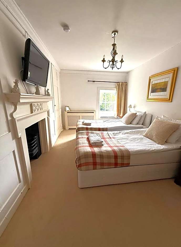 East Pallant Bed and Breakfast, Located in Large Georgian Townhouse in Central Chichester