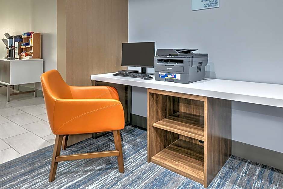 Holiday Inn Express Hotel & Suites Winnie By IHG