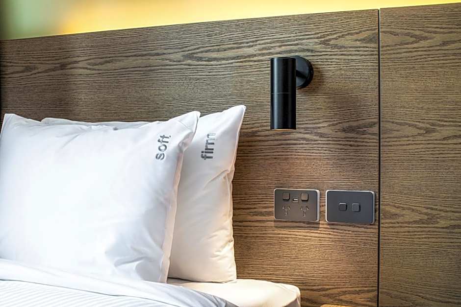 Holiday Inn Express Melbourne Little Collins By IHG