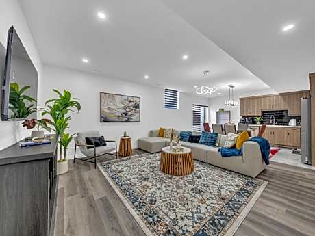 A Cozy 3BR Basement Apartment in Prime Location