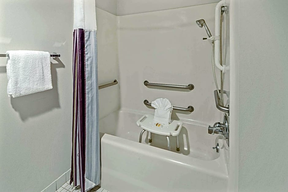 La Quinta Inn & Suites by Wyndham Naples East - I-75