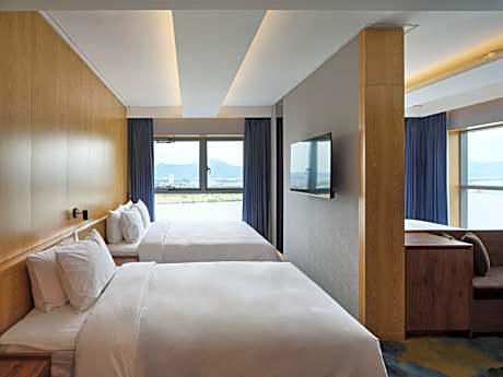 Corner Suite River View