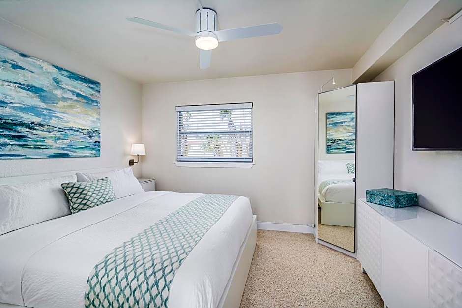 Boutique Vacation Rental Complex At Beach