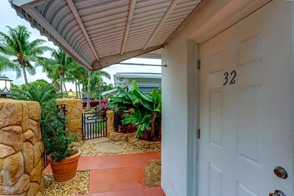 Green Seas Motel