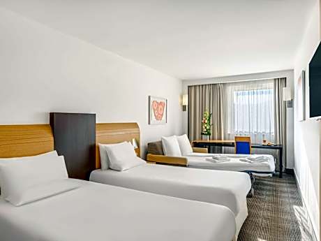 FAMILY TWIN Room With 2 Single Beds And 1 Sofa
