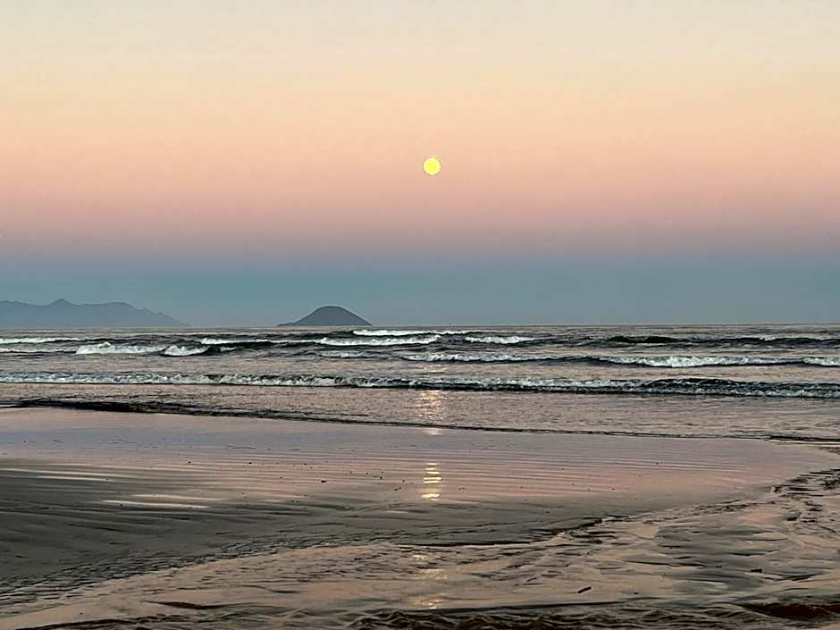 FLAT RIVIERA COM VISTA MAR A 150m DA PRAIA !