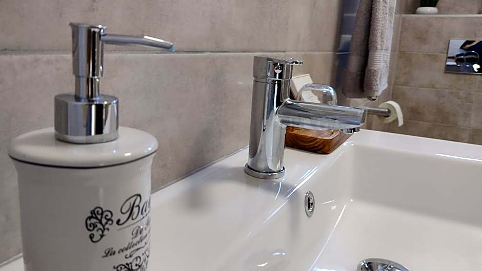 FRIENDS Studios - Central Station - Self check-in