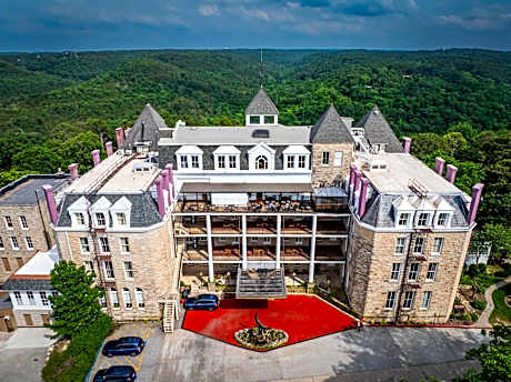 1886 Crescent Hotel and Spa