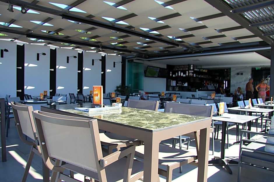 Meliton Inn Hotel & Suites by the beach