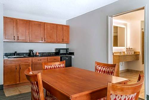 Country Inn & Suites by Radisson, Rossford - Toledo South