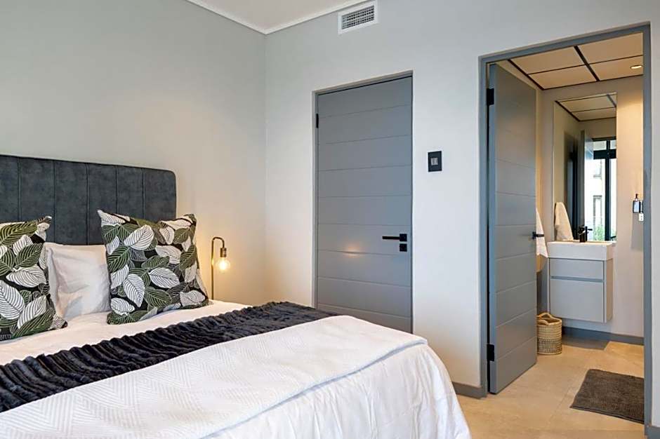 Luxury Bellagio 002 with Sea Views and Inverter