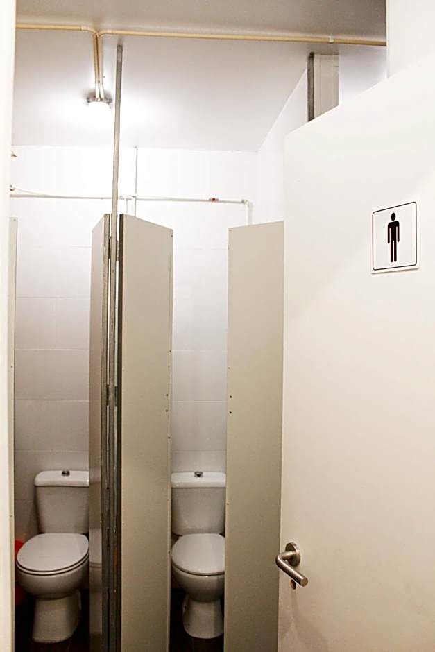 Alface Hall Hostel & Bar